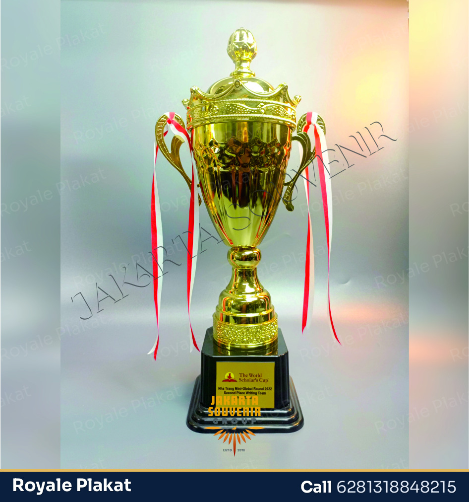Trophy Emas Mewah - Royale Plakat