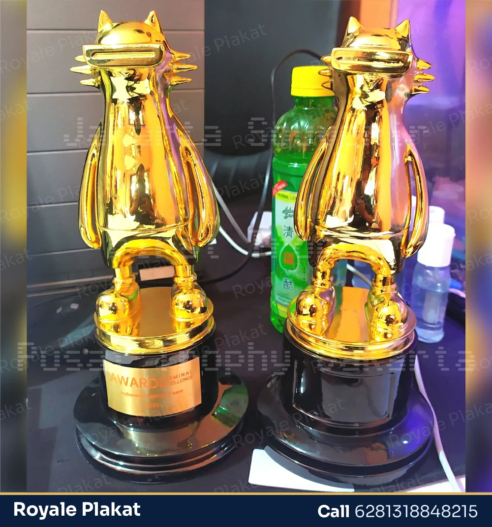 Trophy Realme Mascot - Royale Plakat