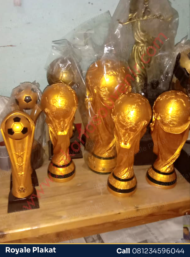 Trophy Piala Dunia Replica - ROYALE PLAKAT