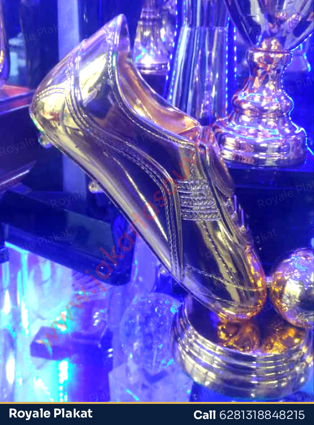 Trophy Fiber Sepatu Bola - Royale Plakat