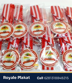 Medali Resin Bentuk Bebas