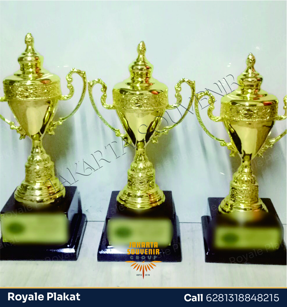 Piala Plastik Sport Set - Royale Plakat