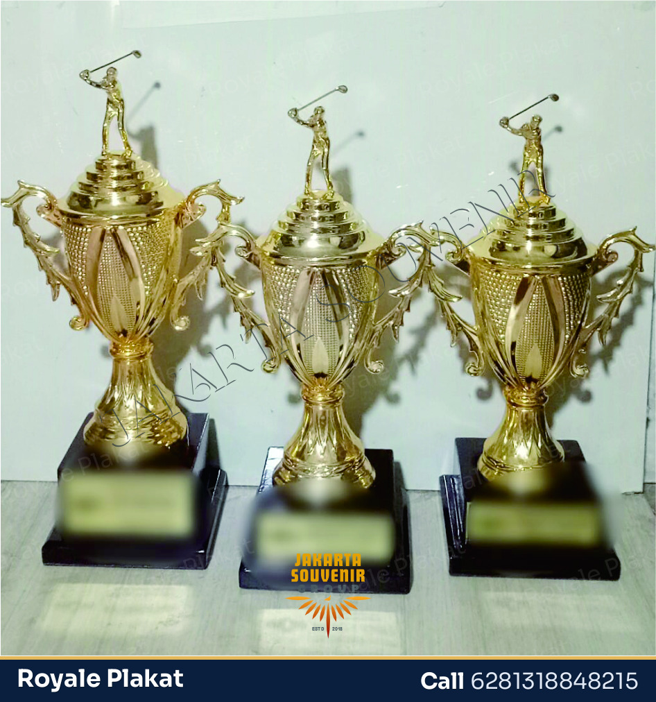 Piala Plastik Sekolah Set - Royale Plakat