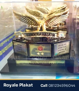 Piala Plastik Burung Bangsa