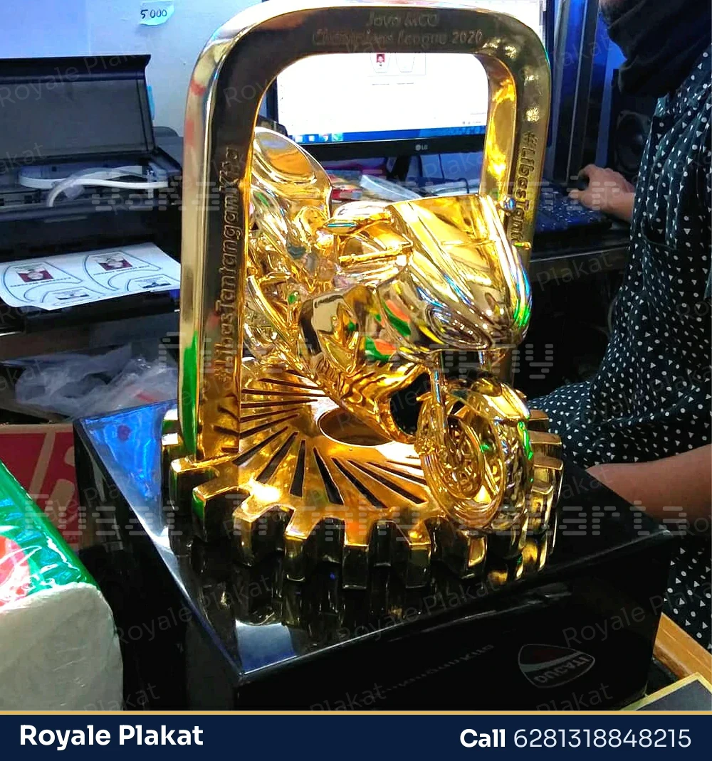 Piala Plastik Motor Sport - Royale Plakat