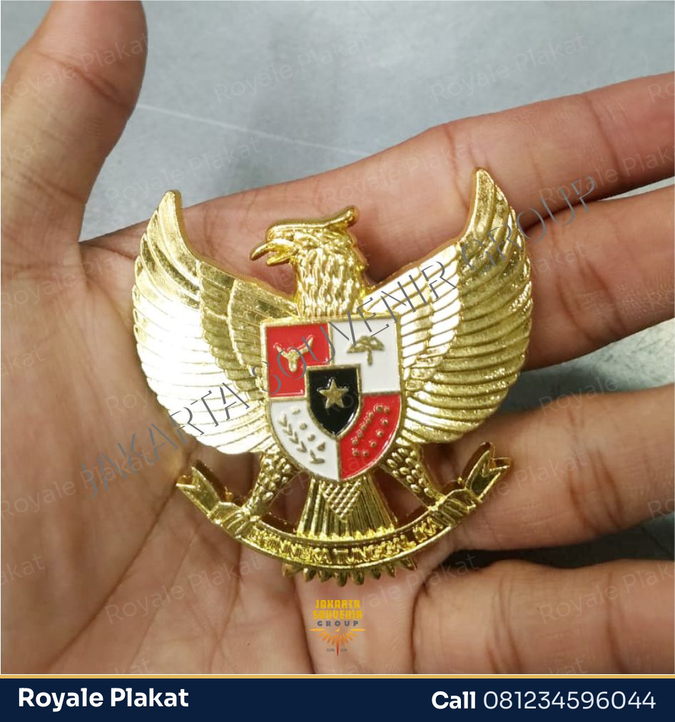Pin Soft Enamel Standard - ROYALE PLAKAT