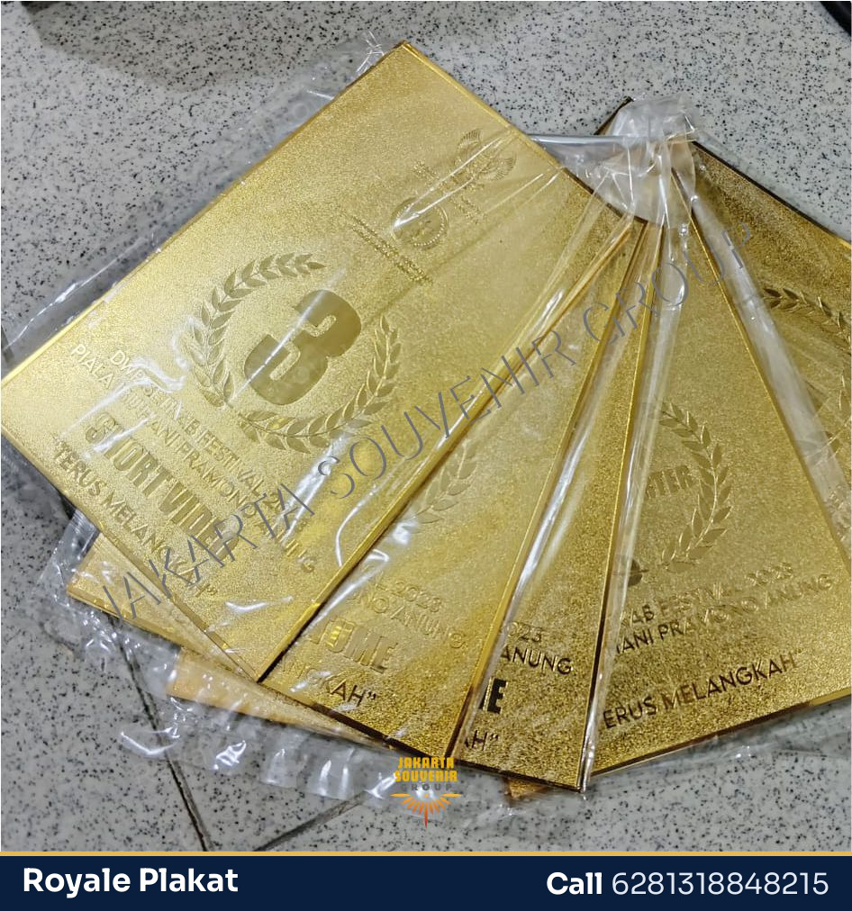 Pin Enamel Custom Logo - Royale Plakat